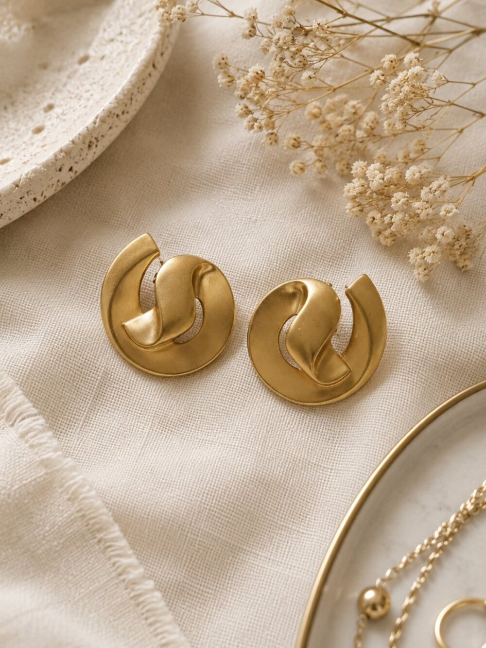 Vintage Avon Artist Dimensions Matte Gold Swirl Post Earrings 1991